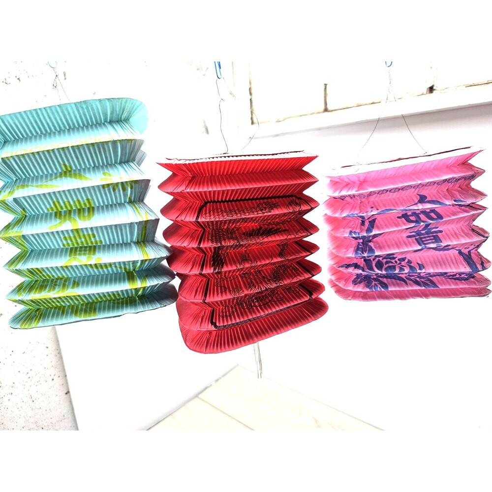 Vintage Lot of 8 Asian Paper Party Lanterns Collapsible Accordion  READ